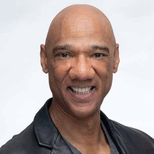 Headshot of Stephen Shelton